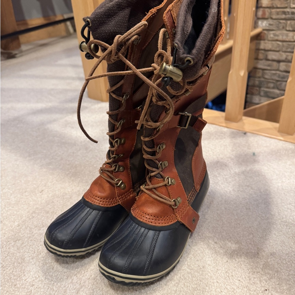 Women's Conquest Carly Brown and Black Lace-Up Boots